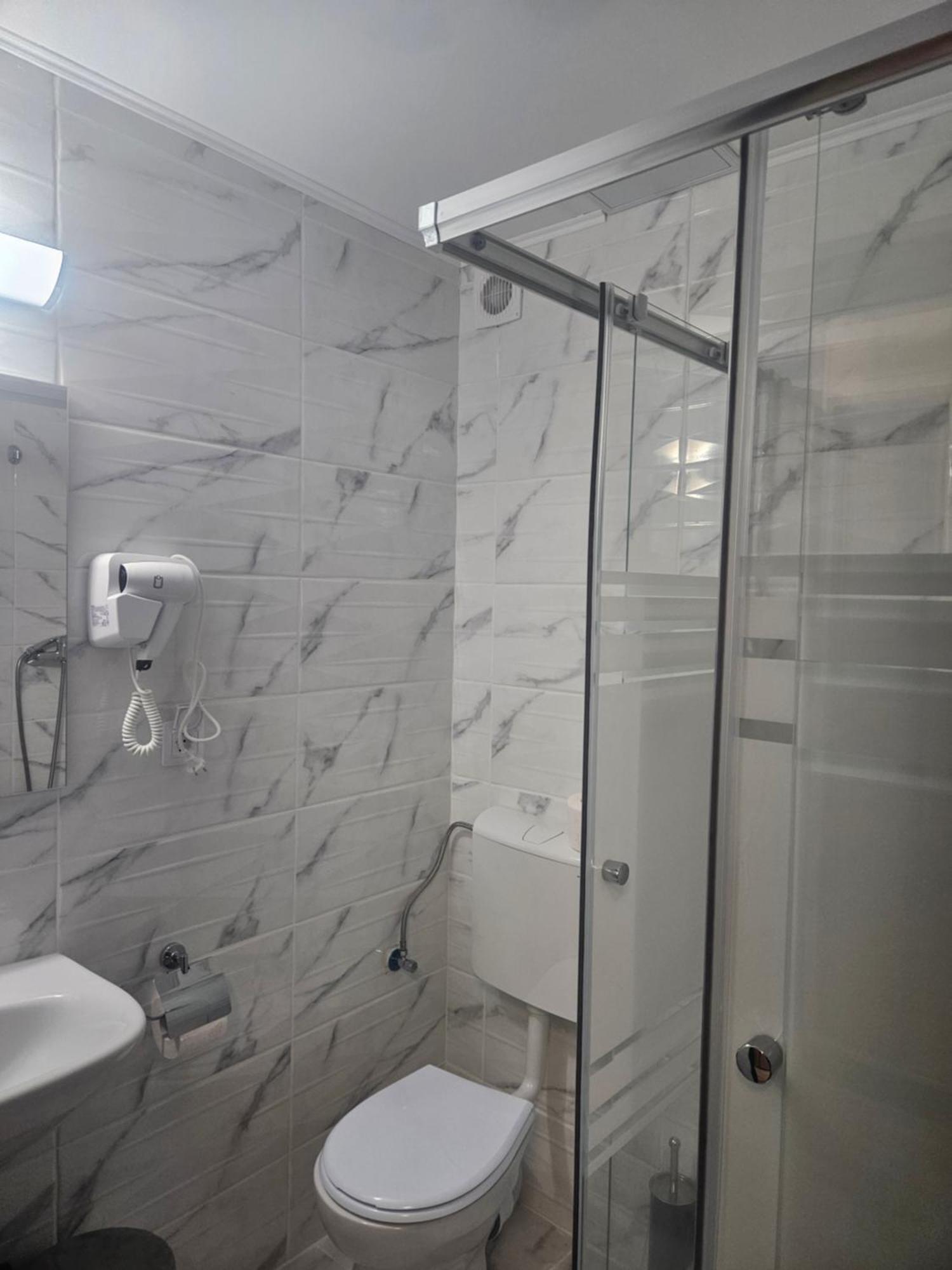 Hotel Marina 2 Βουκουρέστι Εξωτερικό φωτογραφία