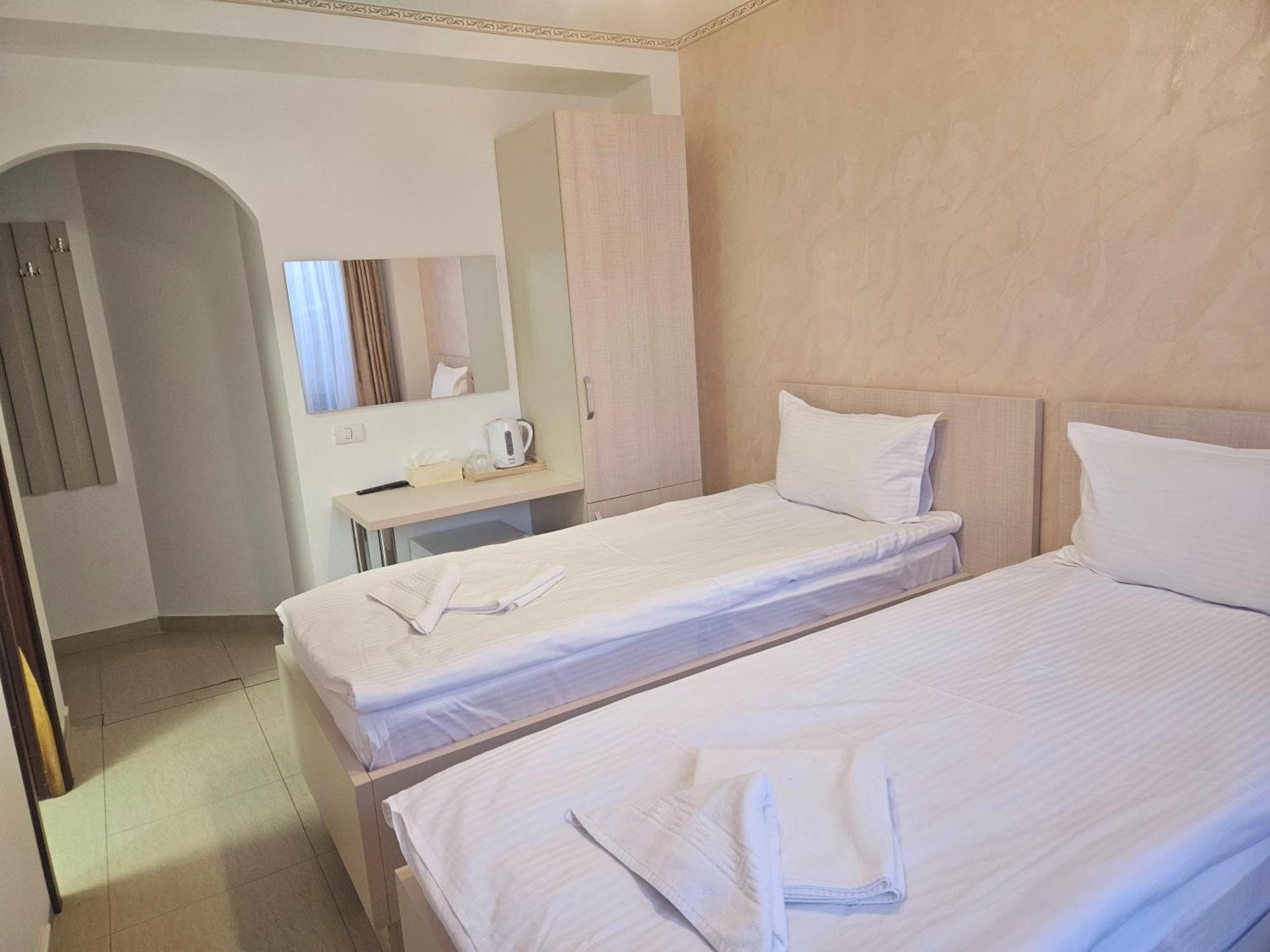 Hotel Marina 2 Βουκουρέστι Εξωτερικό φωτογραφία